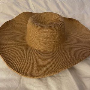 Wide-brimmed sun hat